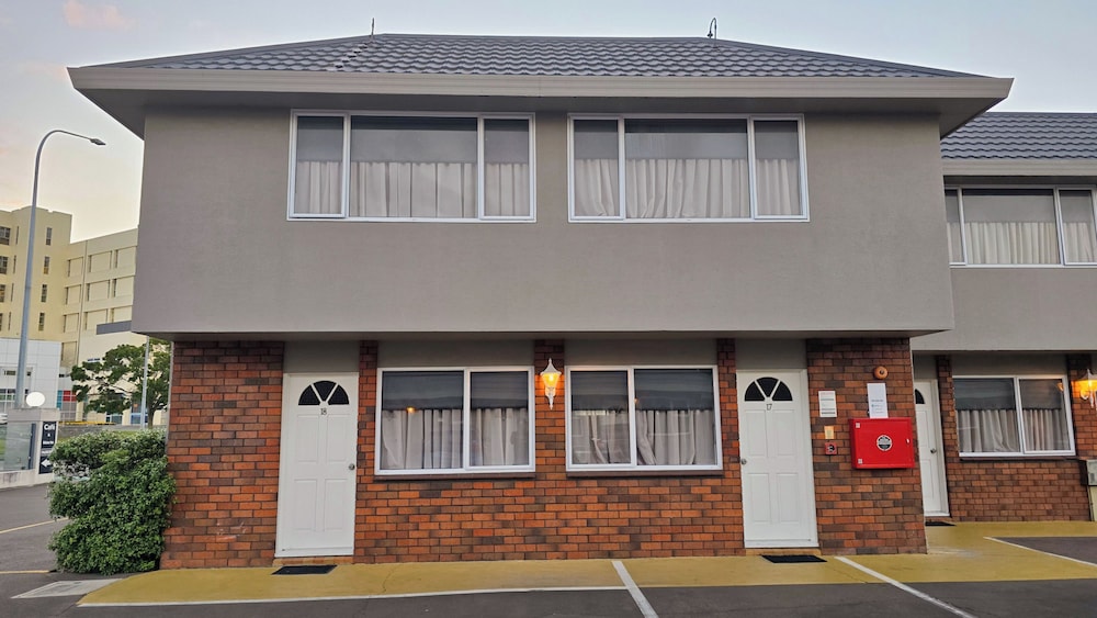 Carramar Motor Inn 2/64