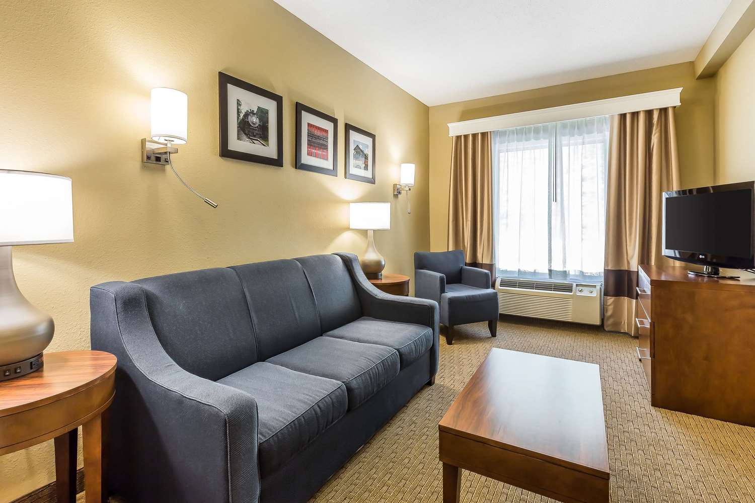 Comfort Inn & Suites Dalton West 16/23