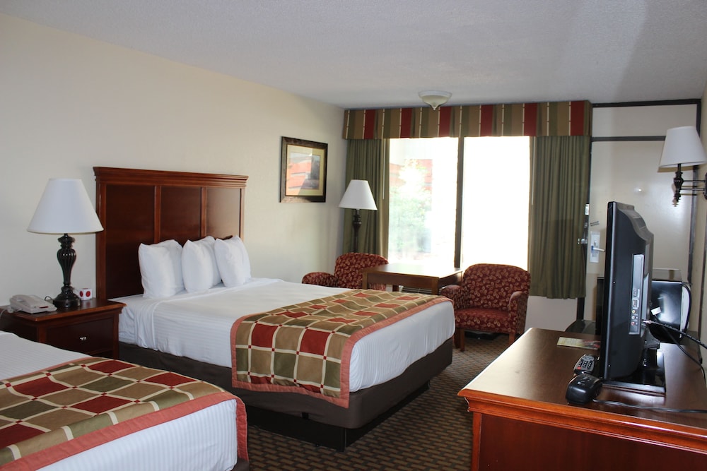 GREAT SMOKIES INN CHEROKEE 19/36