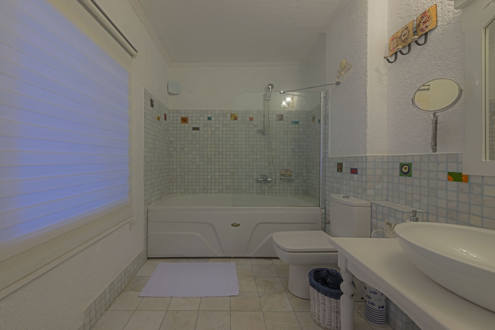 Aeneas Hotel 48/50