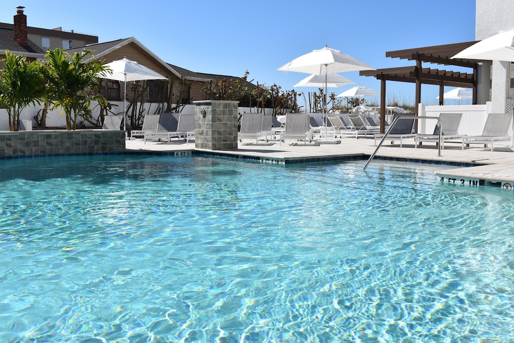 Barefoot Beach Hotel 4/70