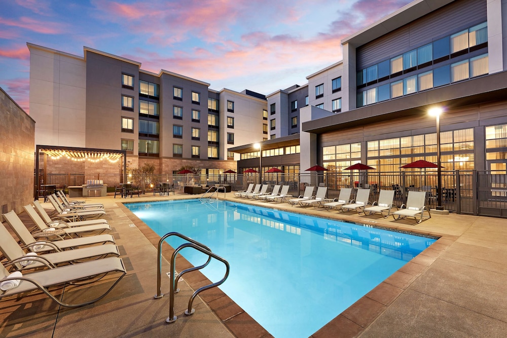 Hampton Inn Long Beach Airport 6/67
