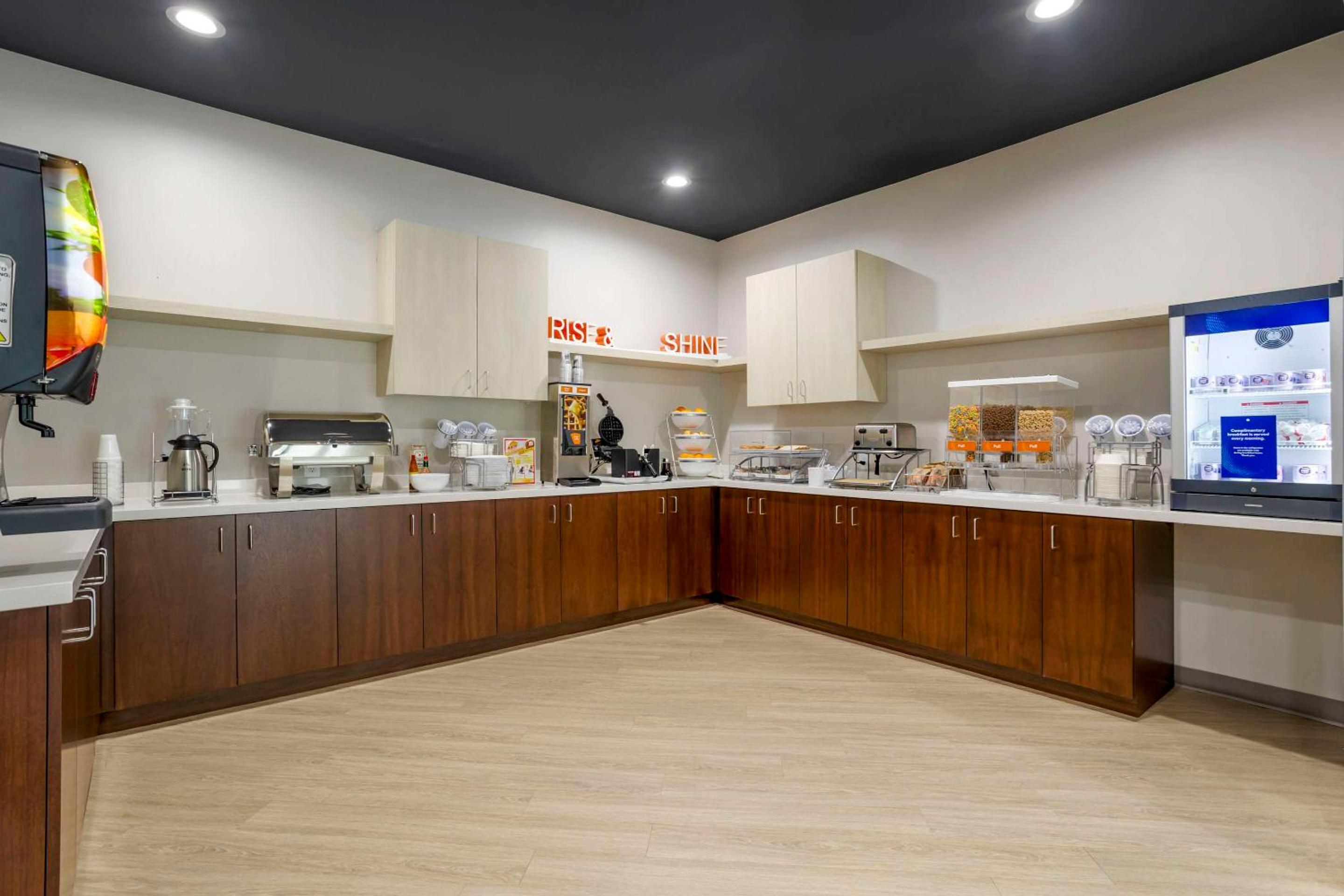 comfort inn and suites huntsville near university