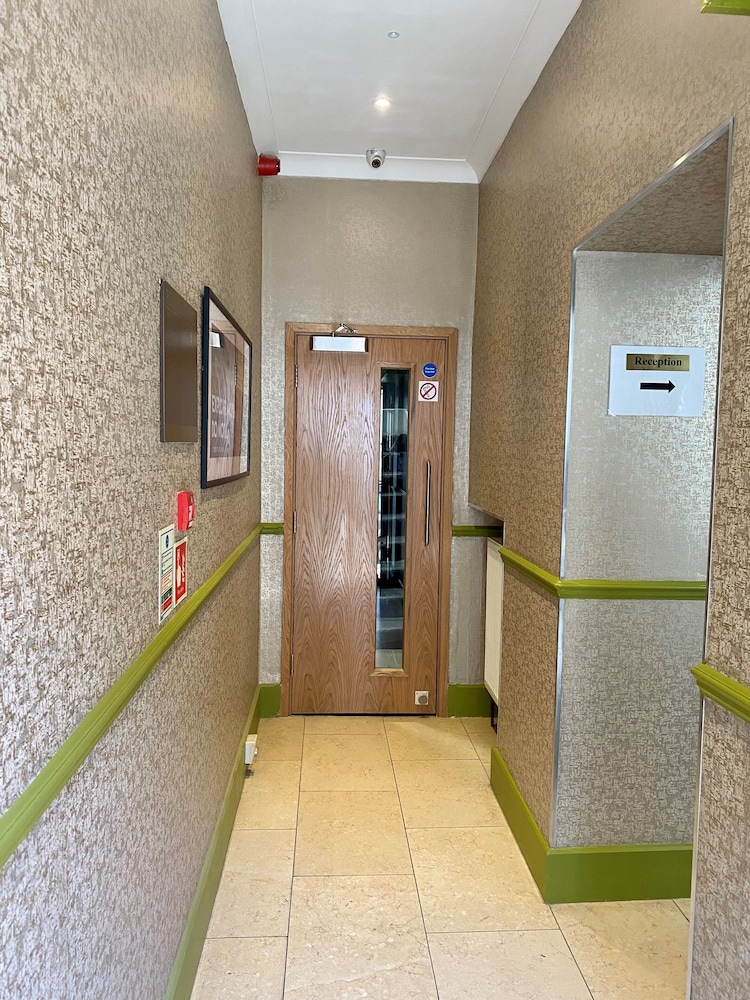 Central Hotel 43/73