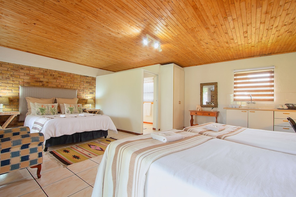 4 Rooms, Family, Queen and Twin Beds 8/10
