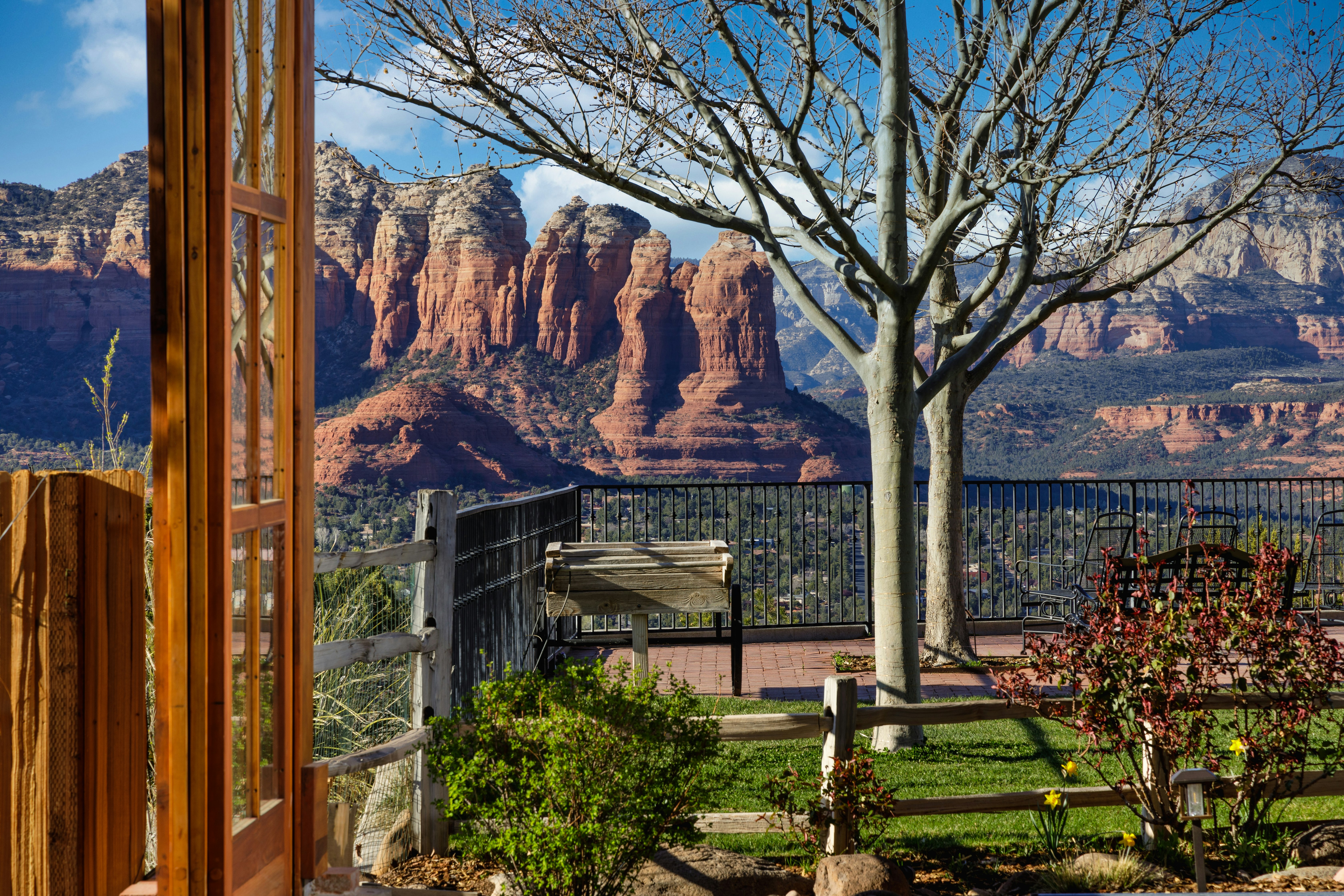 Sky Ranch Lodge 38/44