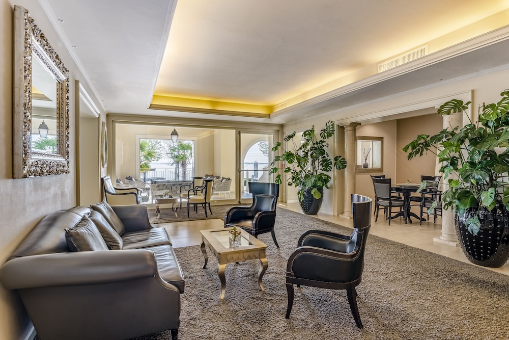 Villa Rosa Hotel 42/65
