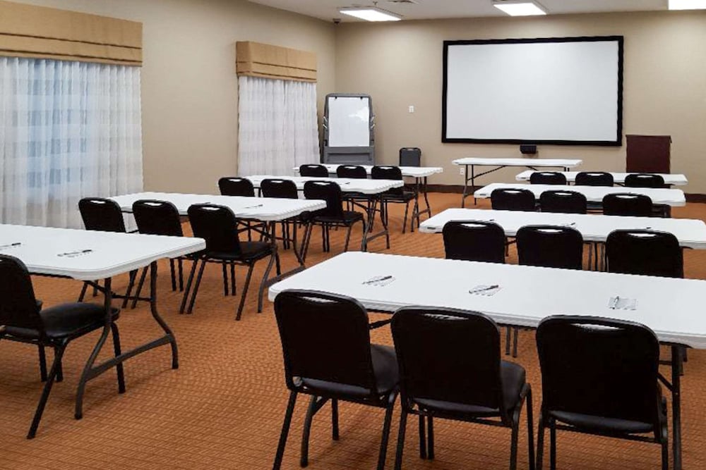 Sleep Inn & Suites Belmont / St. Clairsville 37/45