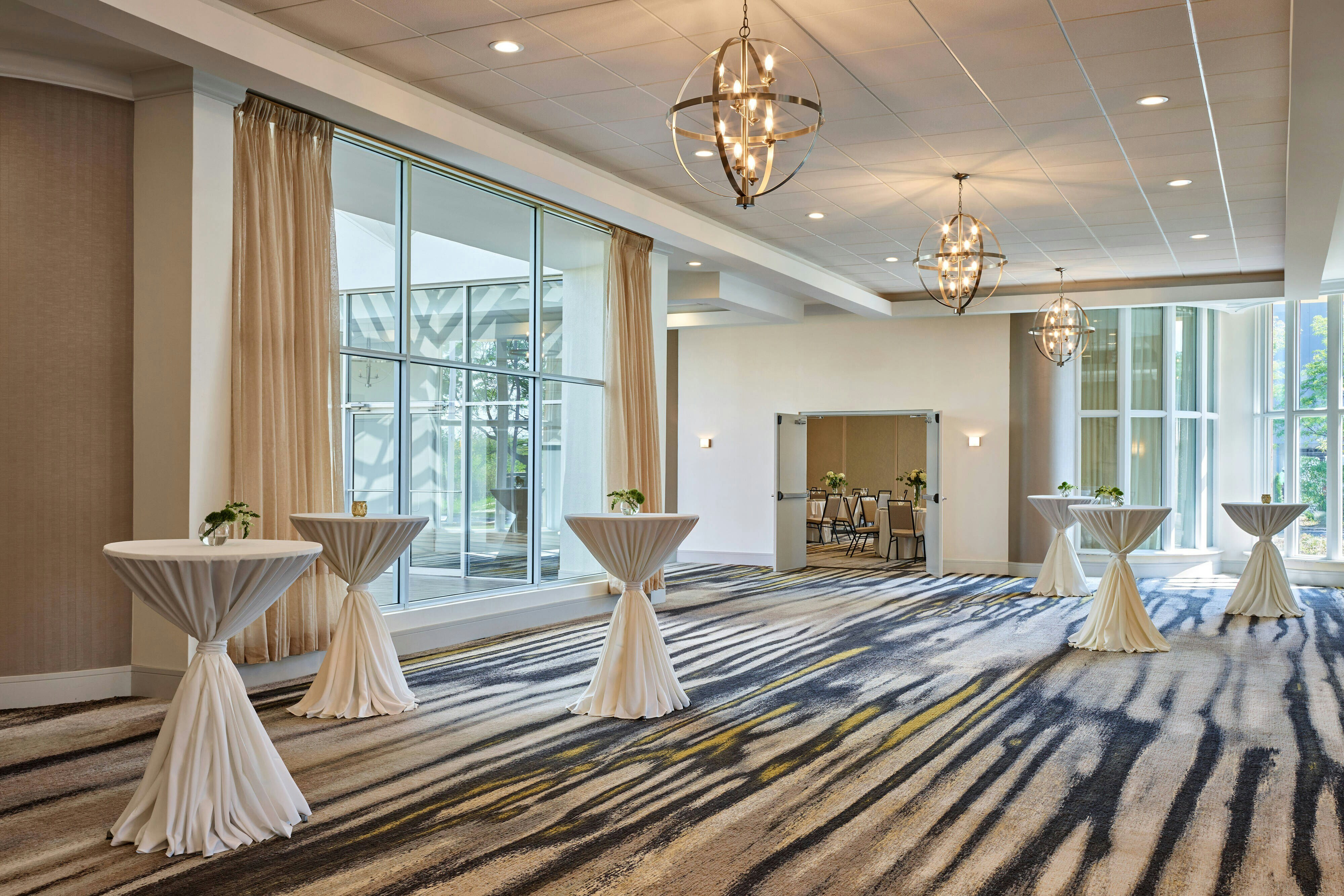Delta Hotels by Marriott Chicago Willowbrook 18/35