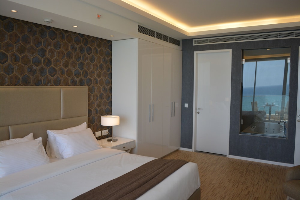 Lancaster Eden Bay Hotel, Beirut 11/65
