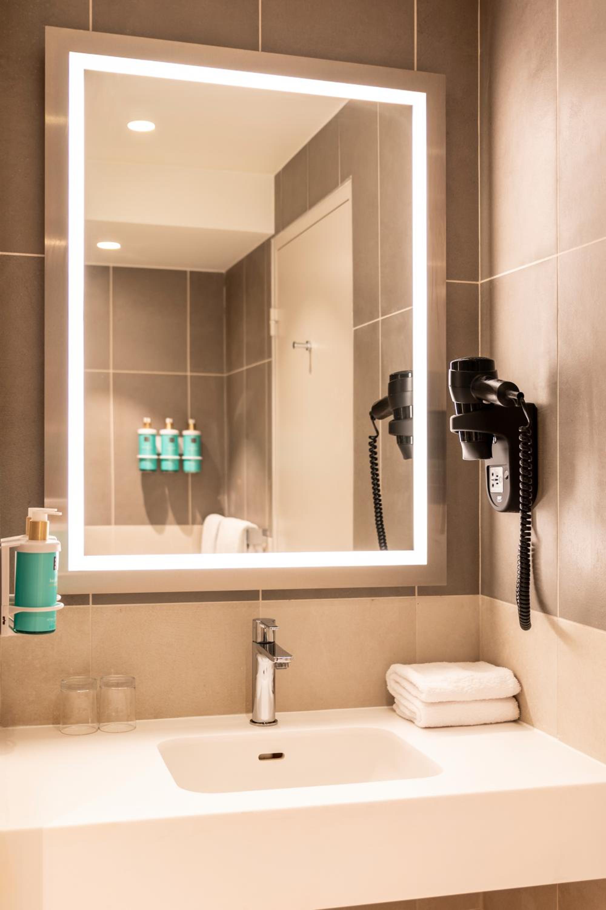 جناح عائلي بسرير مزدوج مع أريكة، Novotel Paris Orly Rungis 6/10