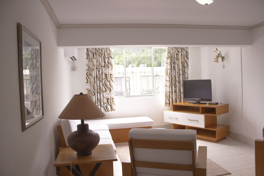 Pirate’s Inn Apartment Hotel 35/59