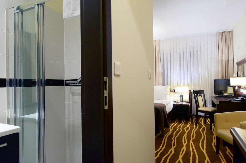 Business Faltom Hotel 10/56