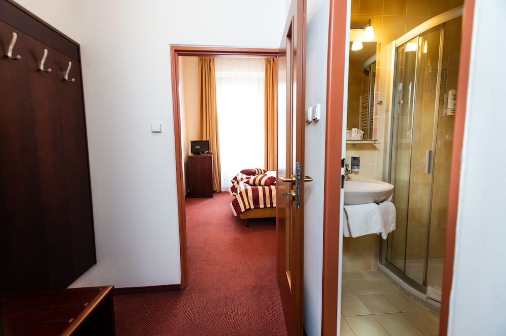 Petr Hotel 23/54