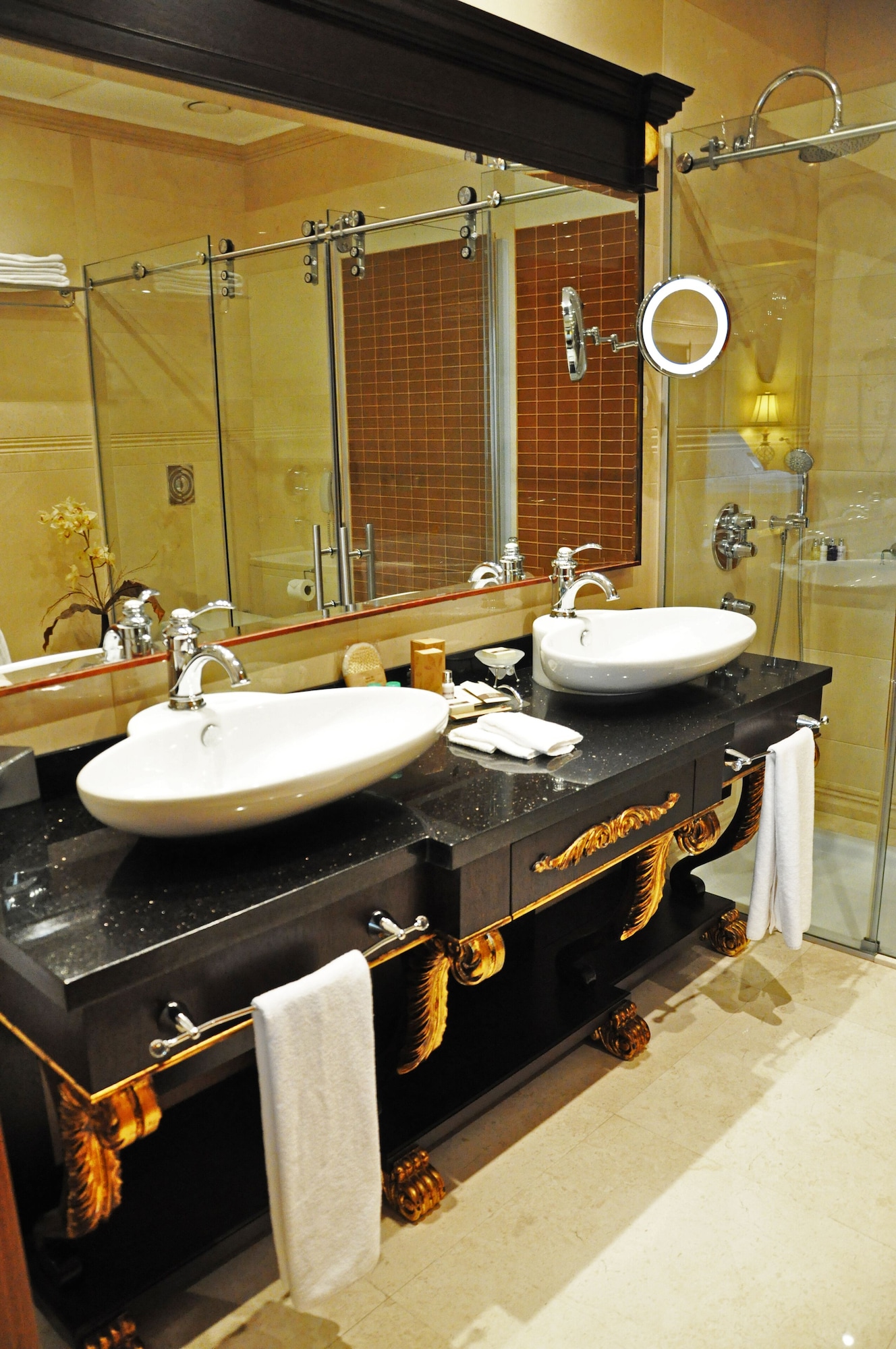 جناح جونيور بسرير كينج بإطلالة على البحر، Movenpick Hotel Izmir 8/9