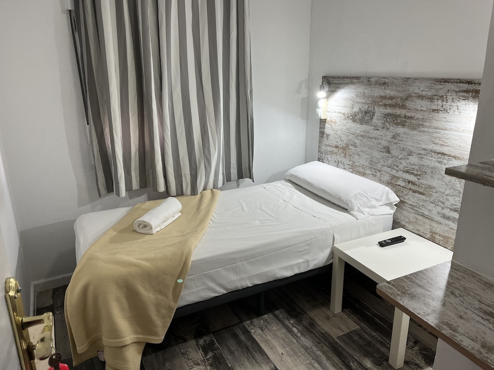 Hostel Almansa 24/50