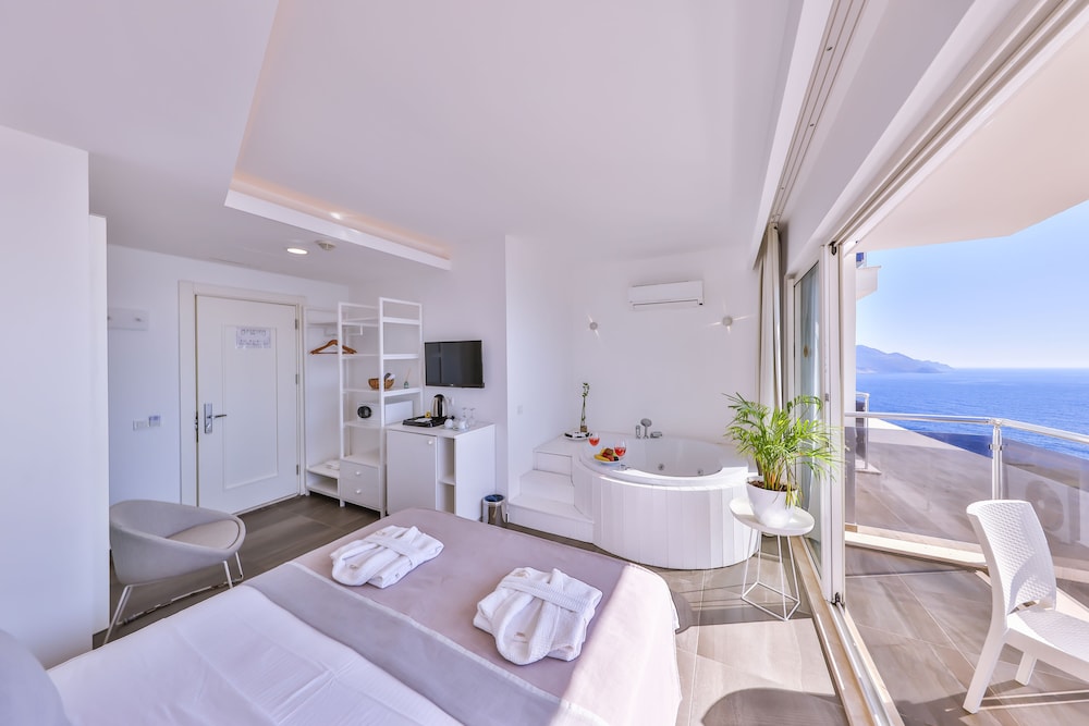 Honeymoon, Queen Bed, Sea View, Jetted Tub