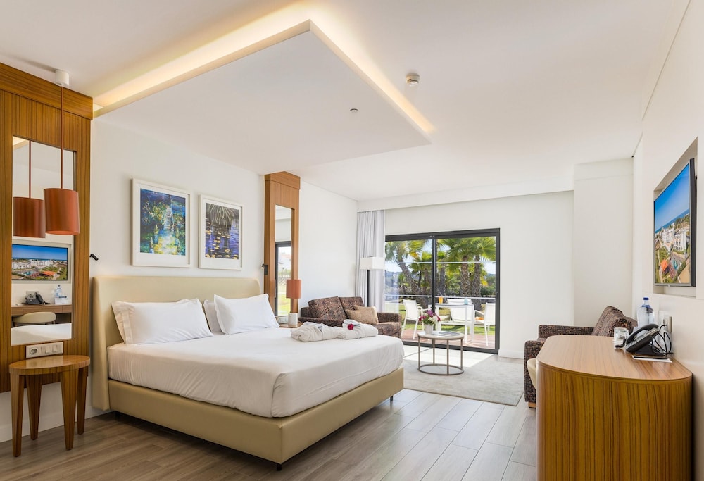 غرفة بريميوم بسرير كينج بإطلالة على الحديقة، Regency Salgados Hotel and Spa 1/10