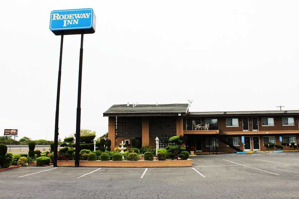 Rodeway Inn Near University-Gateway to Yosemite 4/32