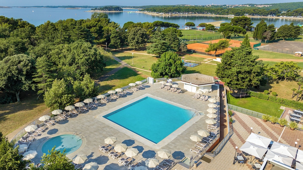 Arena Hotel Holiday 22/50