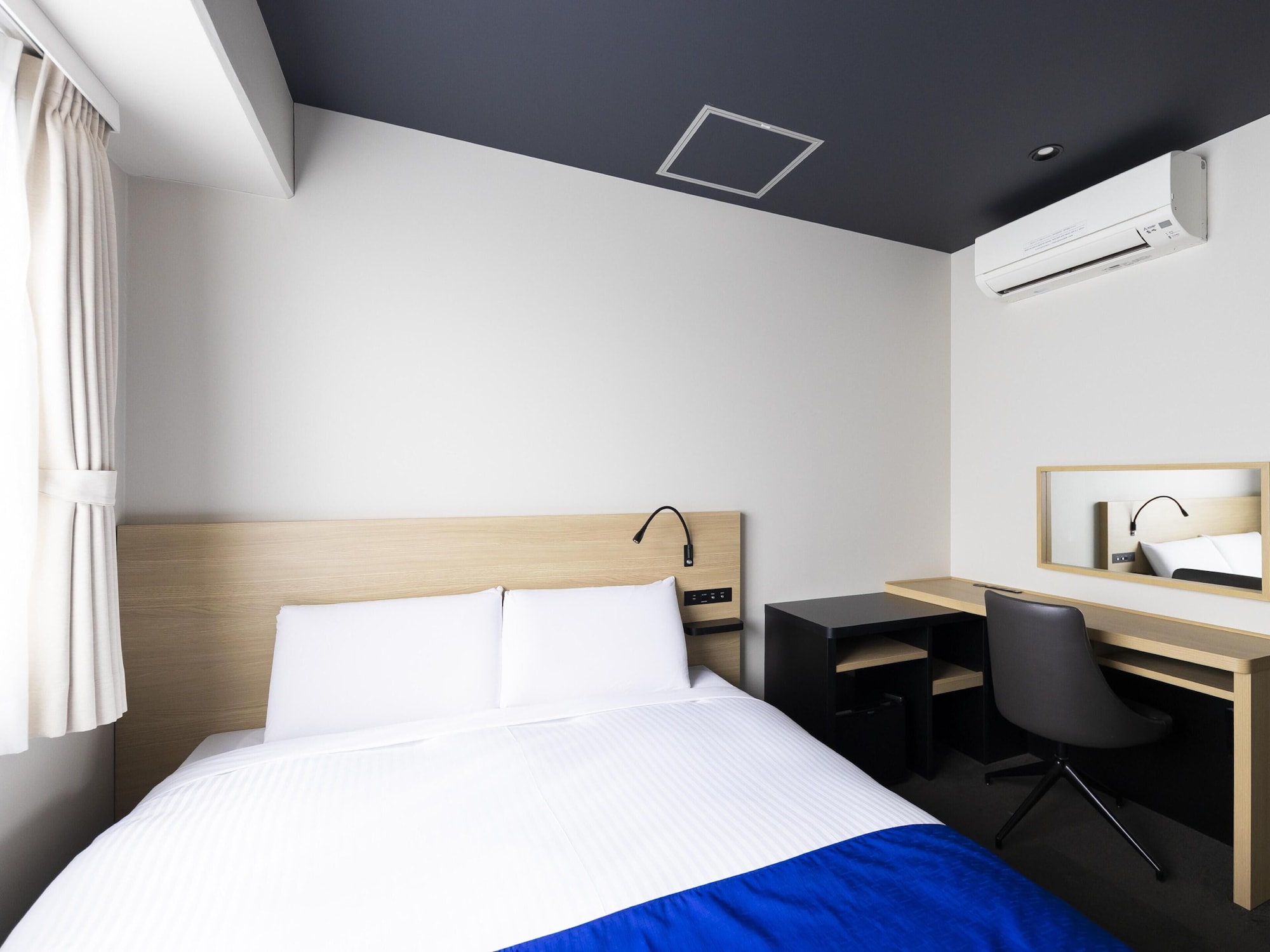 ROOM, DOUBLE BED