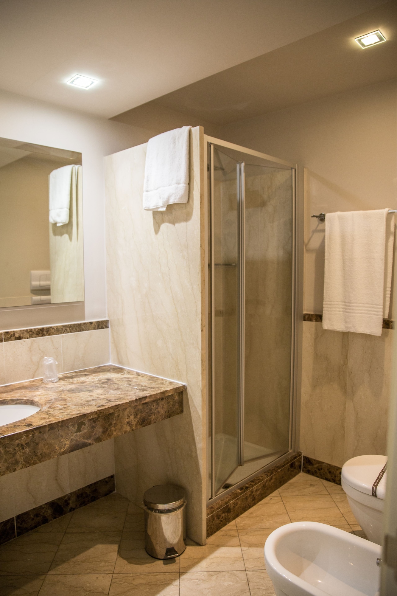 SUPERIOR, DOUBLE OR TWIN BED