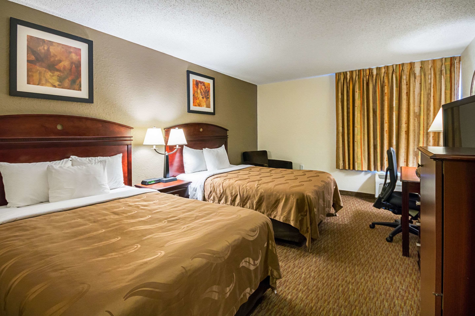 غرفة بسريرين مزدوجين للمدخنين لذوي الإعاقة، Quality Inn Fairmont 2/3