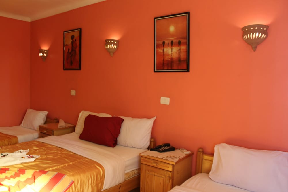 ROOM, QUADRUPLE