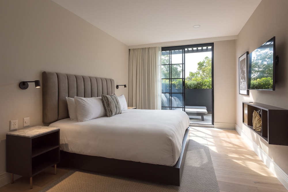 PRESIDENTIAL, SUITE