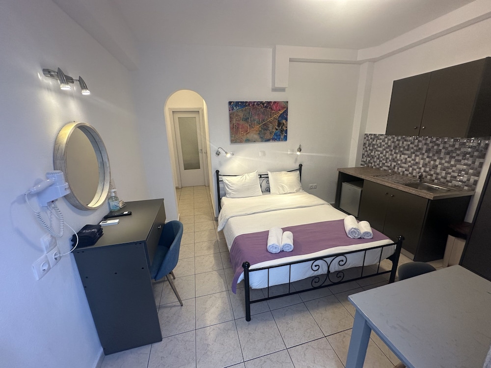 Markakis Studios Fira 23/49