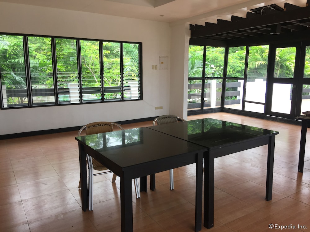 LA PERNELA BEACHFRONT RESORT 23/42
