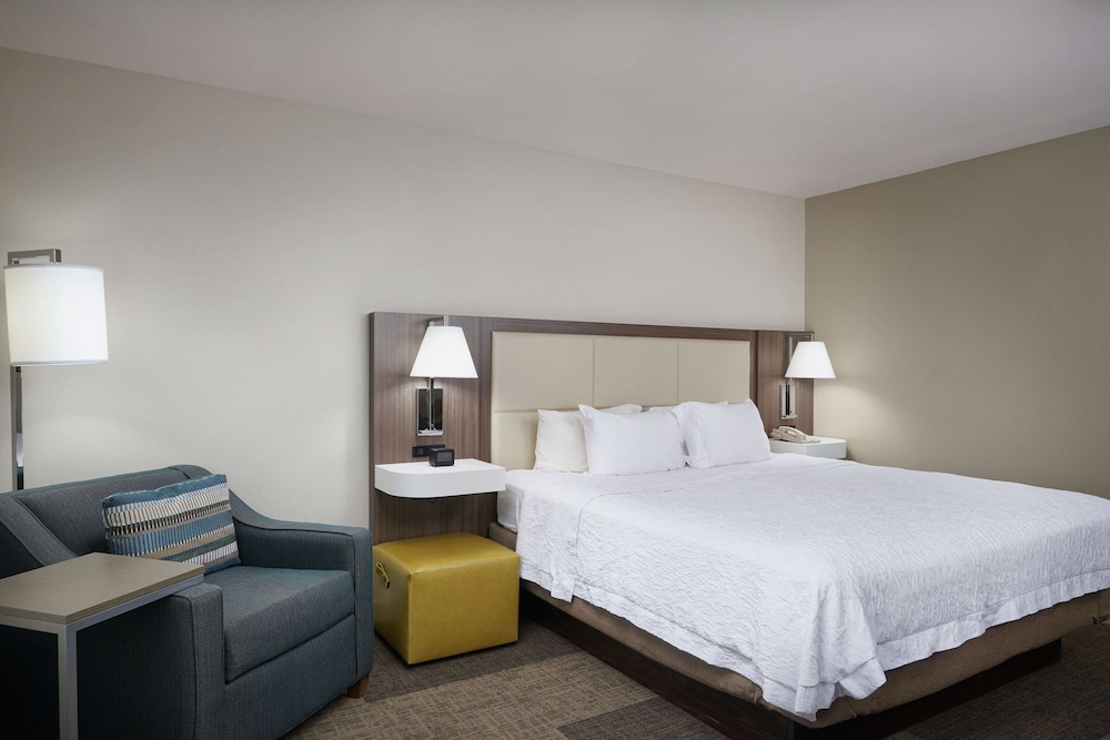 Hampton Inn and Suites Rogers 8/29