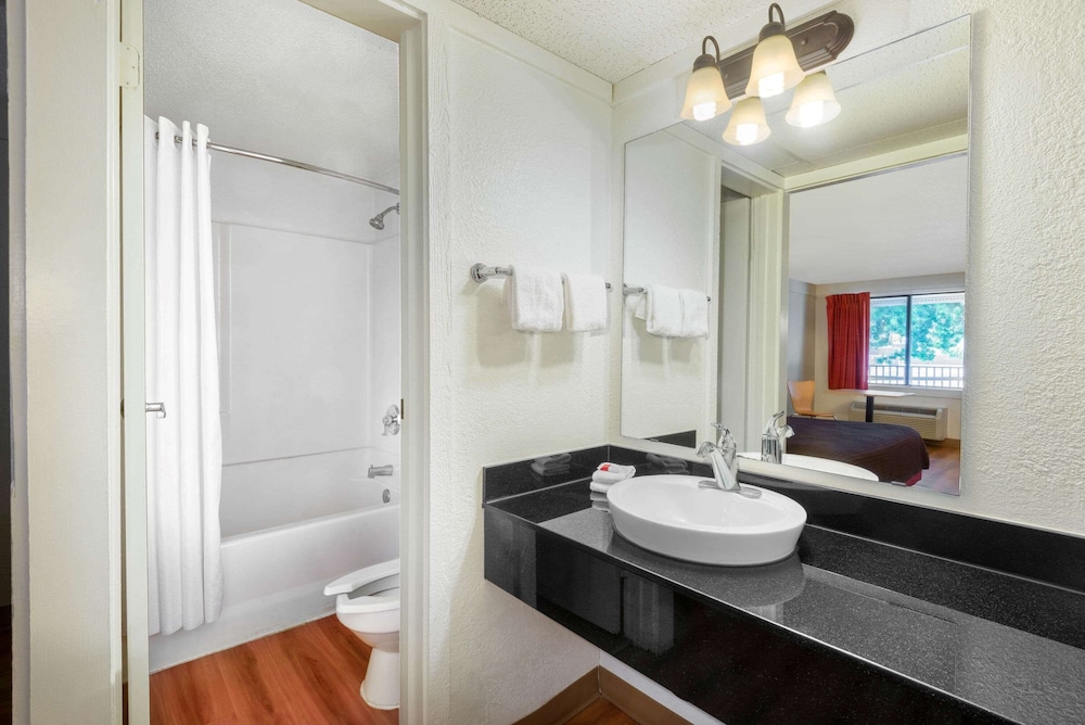 Travelodge by Wyndham Essington / Philadelphia Airport 16/19