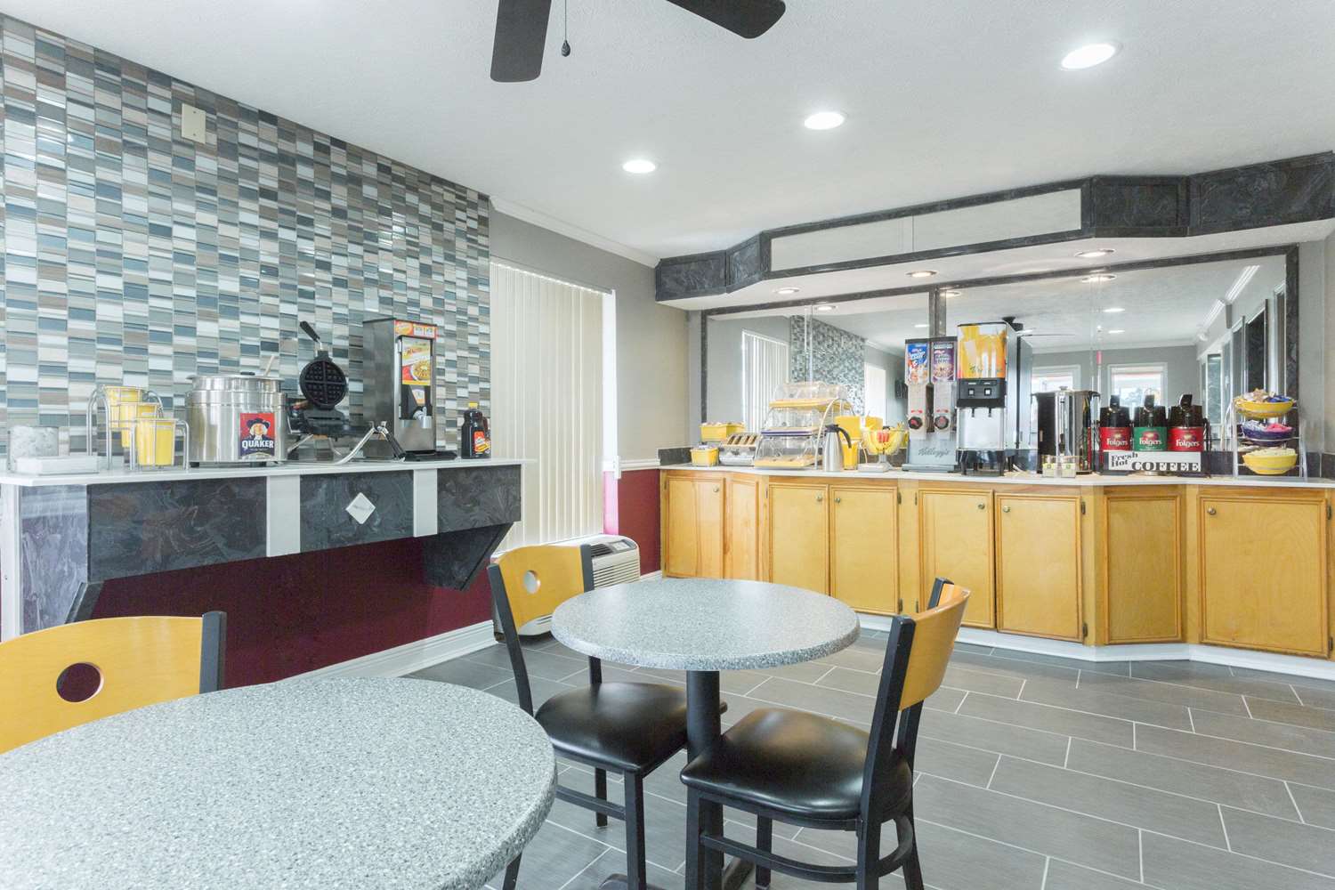 Days Inn by Wyndham Forest 28/40
