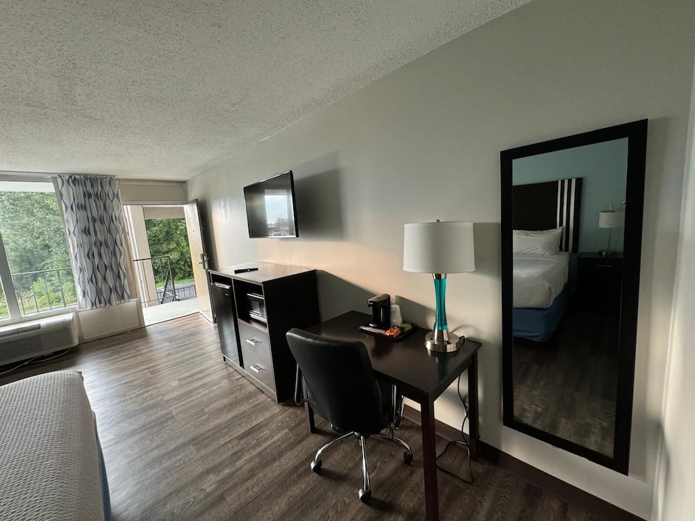 Days Inn by Wyndham Goldsboro 35/53