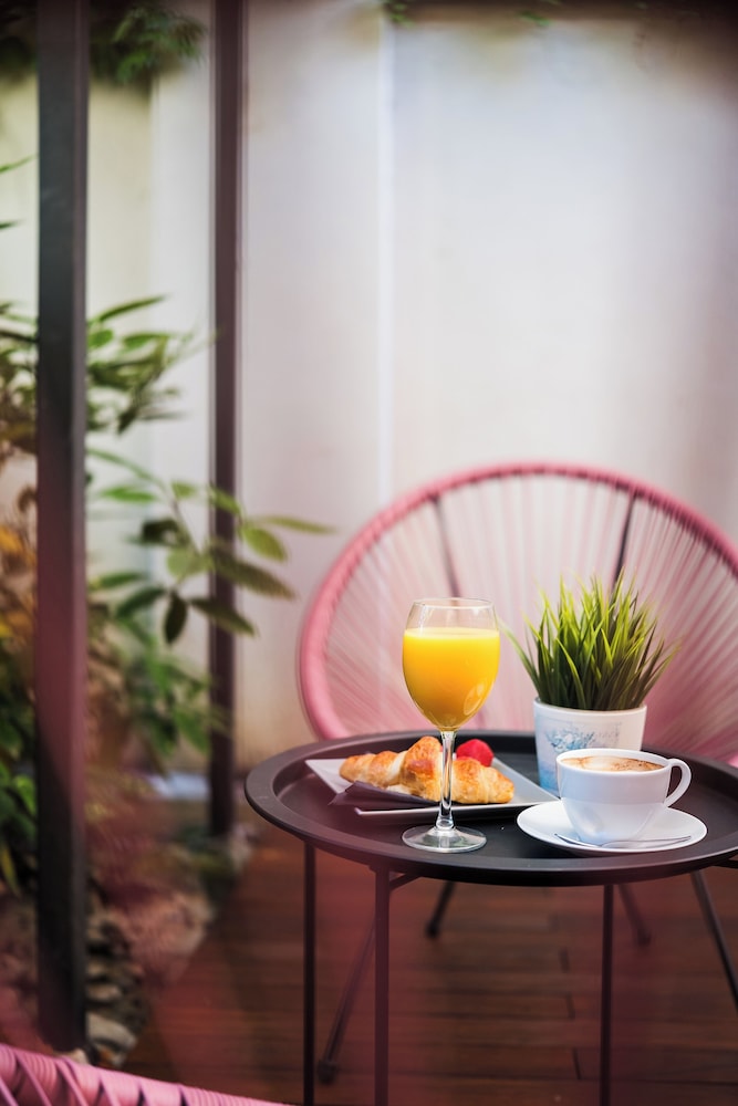 Casablanca Boutique Bed & Breakfast 51/61