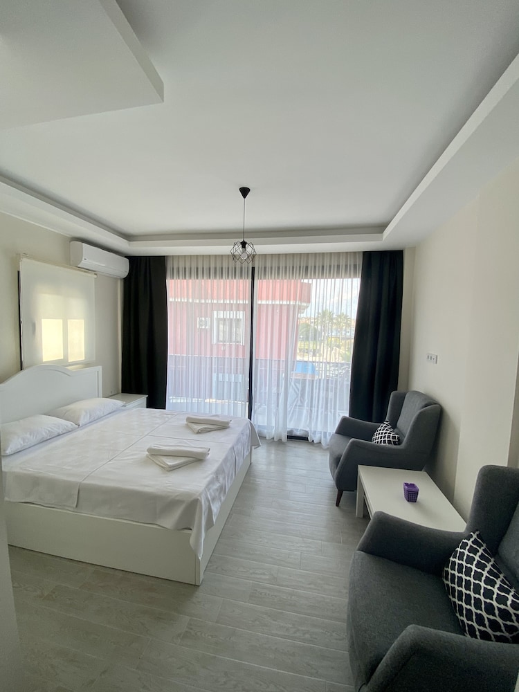 DELUXE, DOUBLE BED