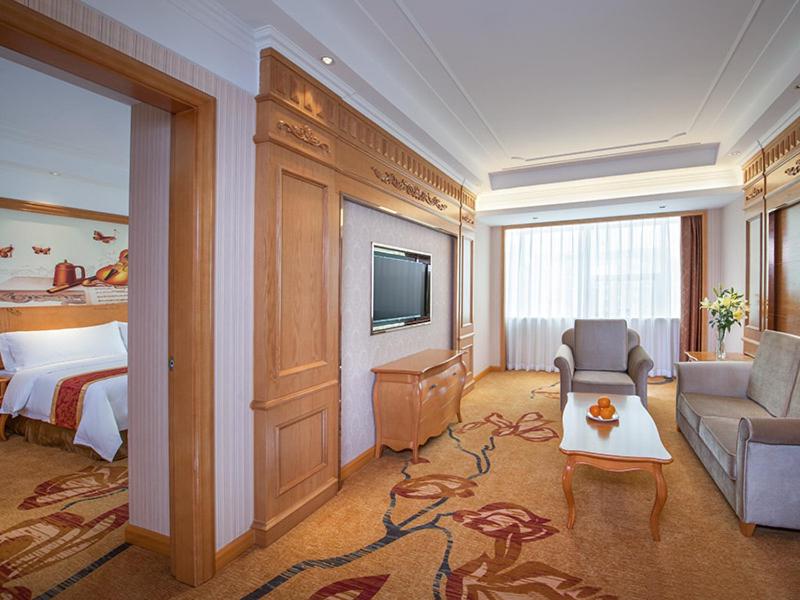 Venus International Hotel Shenzhen Gongming Square Metro Station Tianhong Branch 11/18
