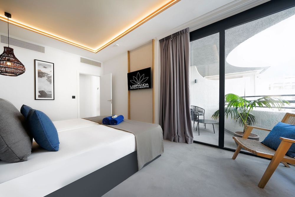 HOVIMA Suites Costa Adeje 16/64
