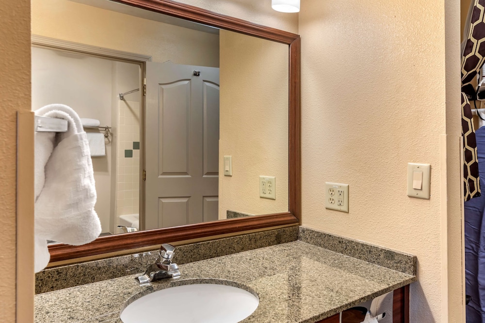 Best Western Plus John Jay Inn & Suites 19/37