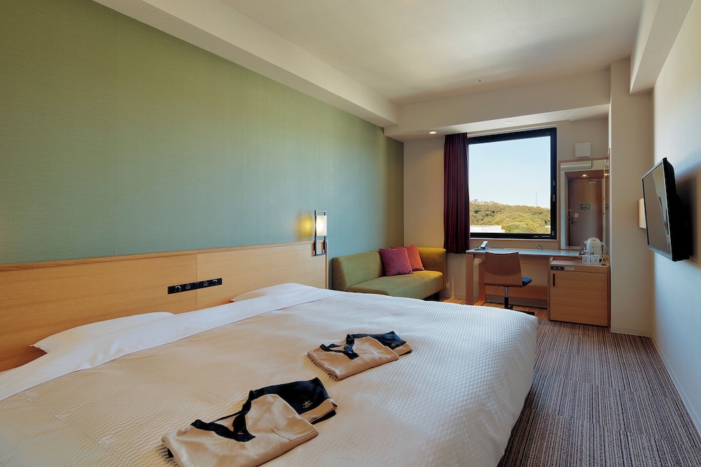 EXECUTIVE, KING BED, SOFA