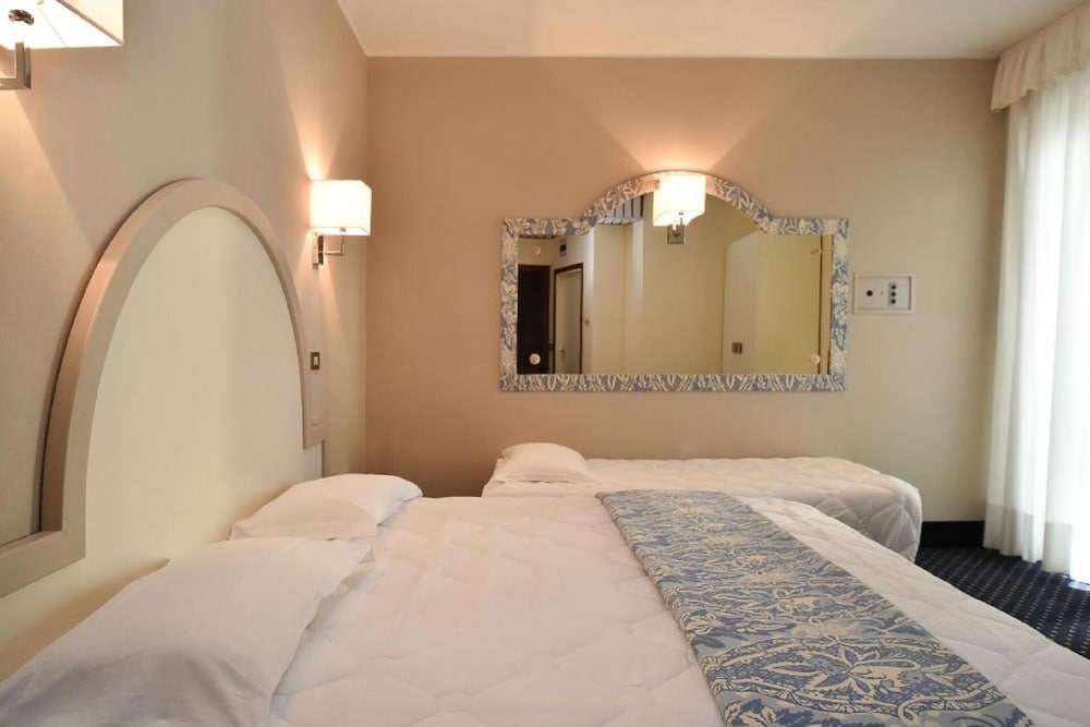 Classic, Triple, Partial Sea View