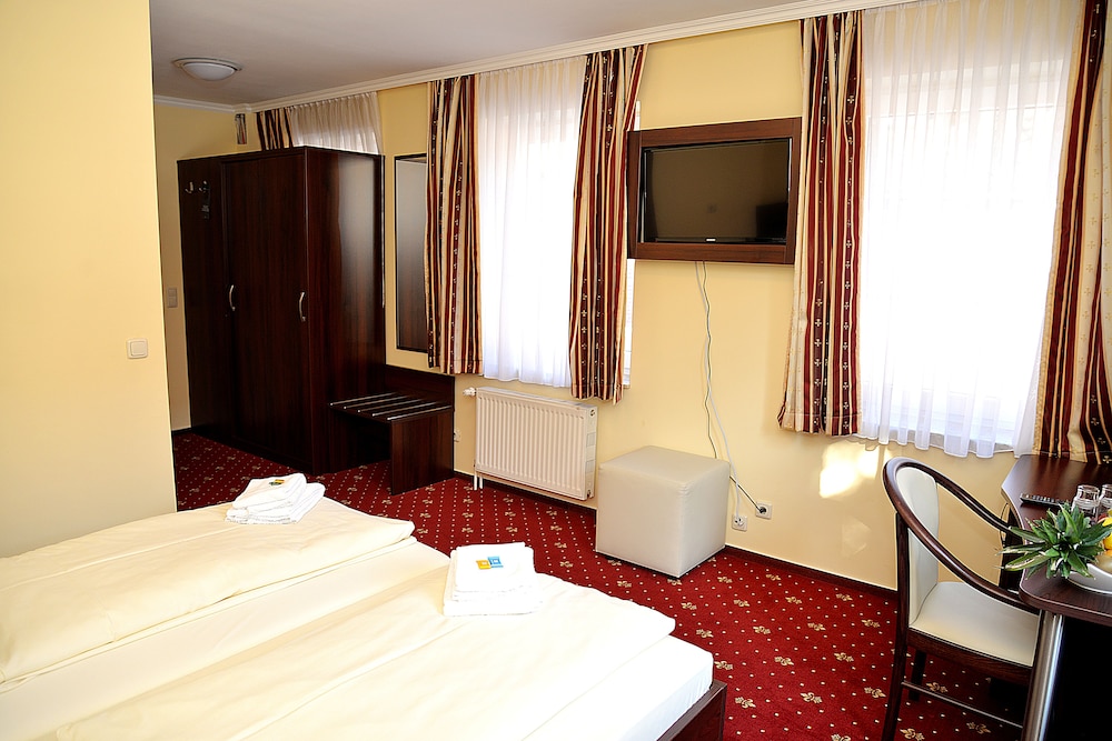 Hotel Neugrabener Hof 7/23