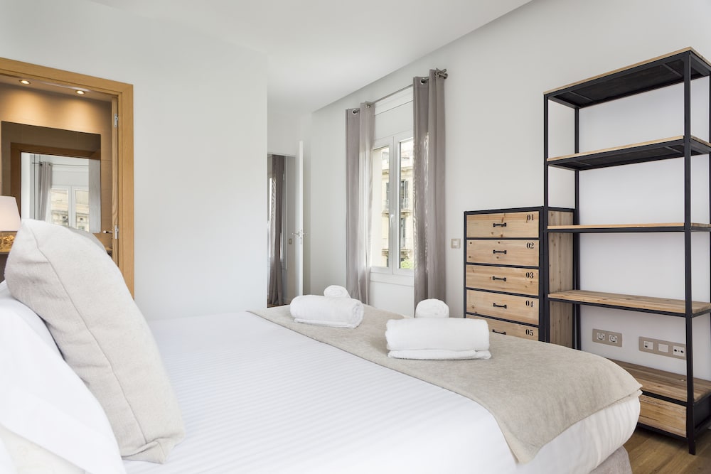 Amister Apartments 12/43