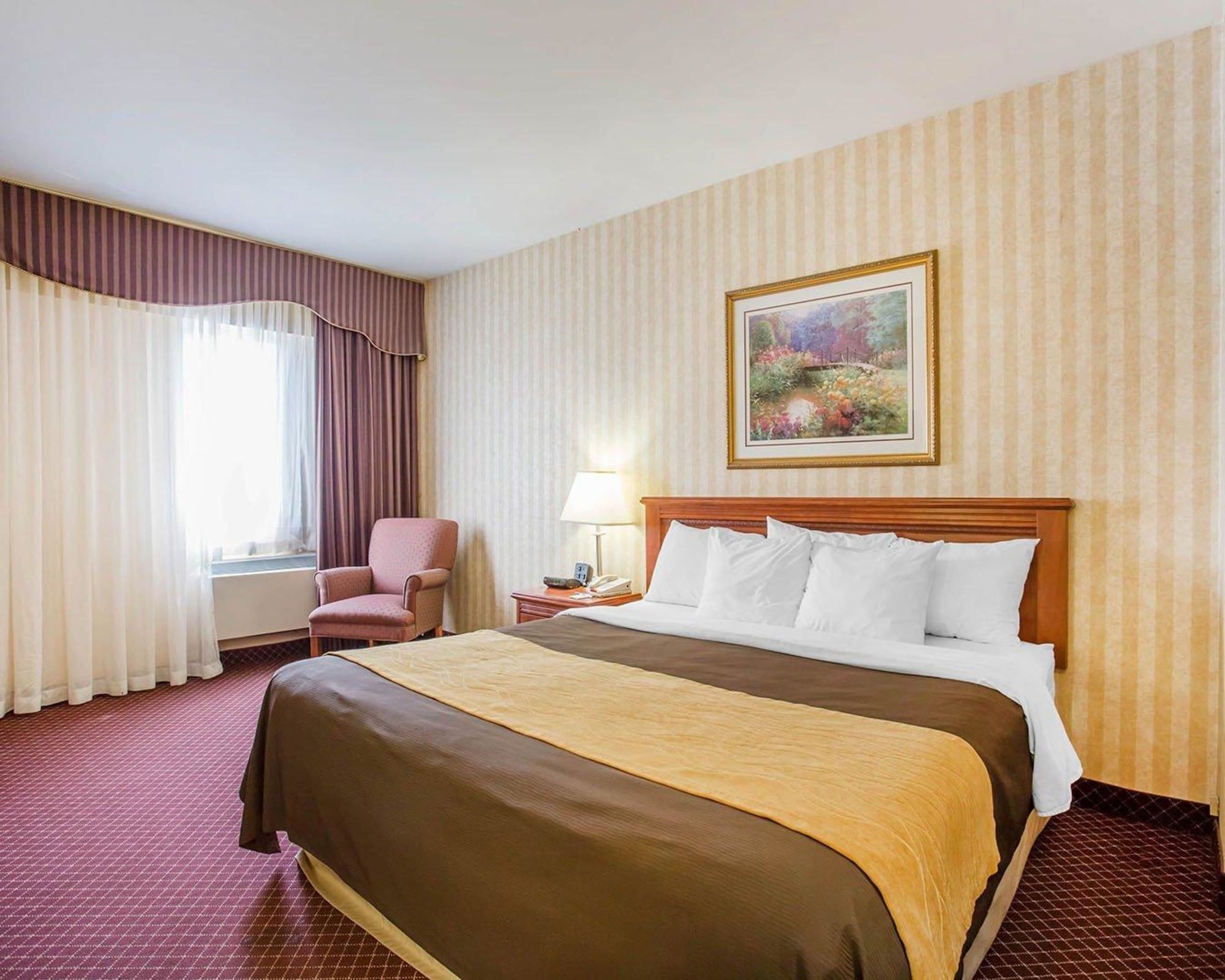 Standard, Queen Bed
