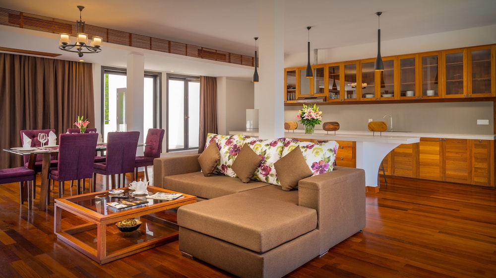 The Koulen Summit Condo 50/66