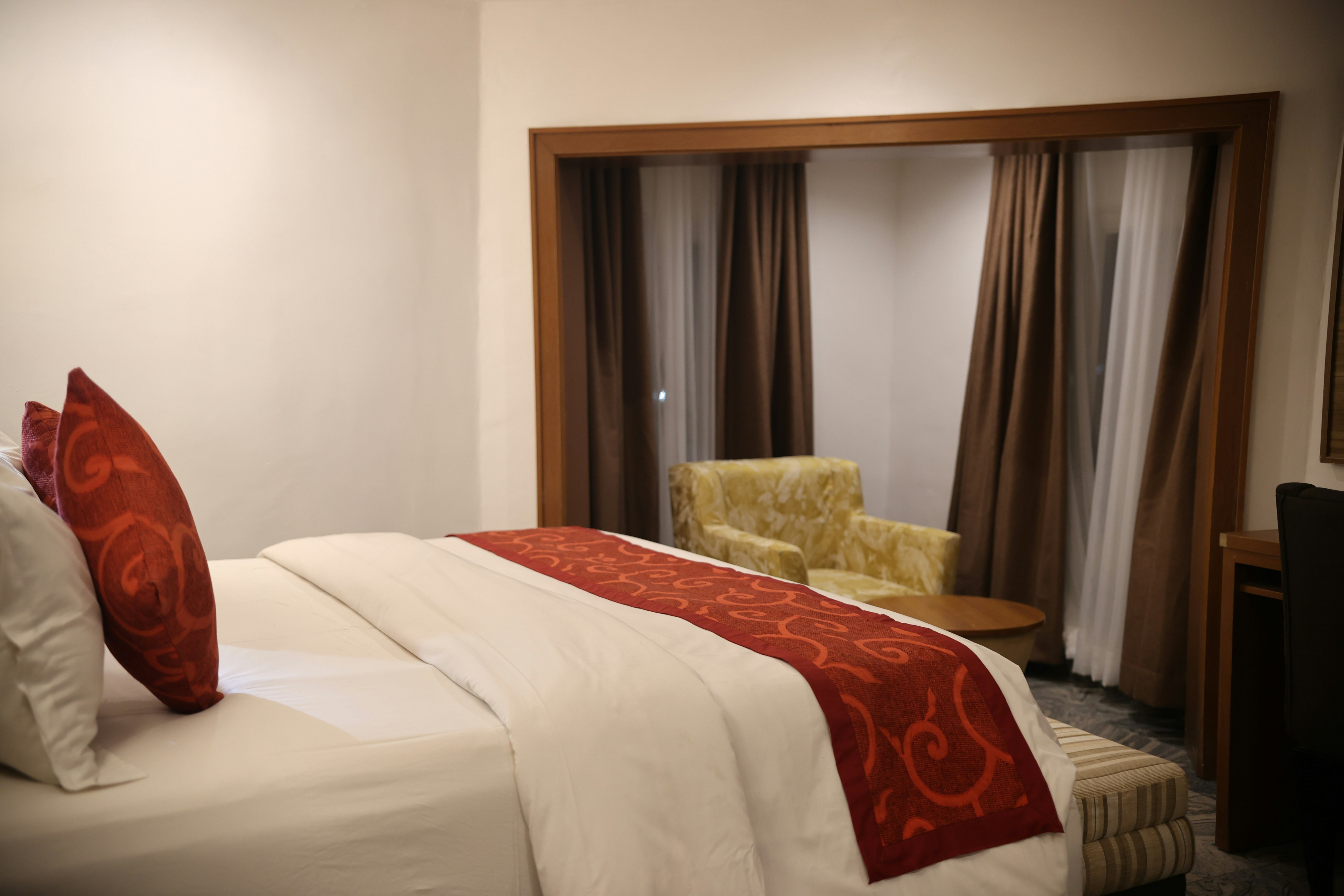 Bolton White Hotels 16/24