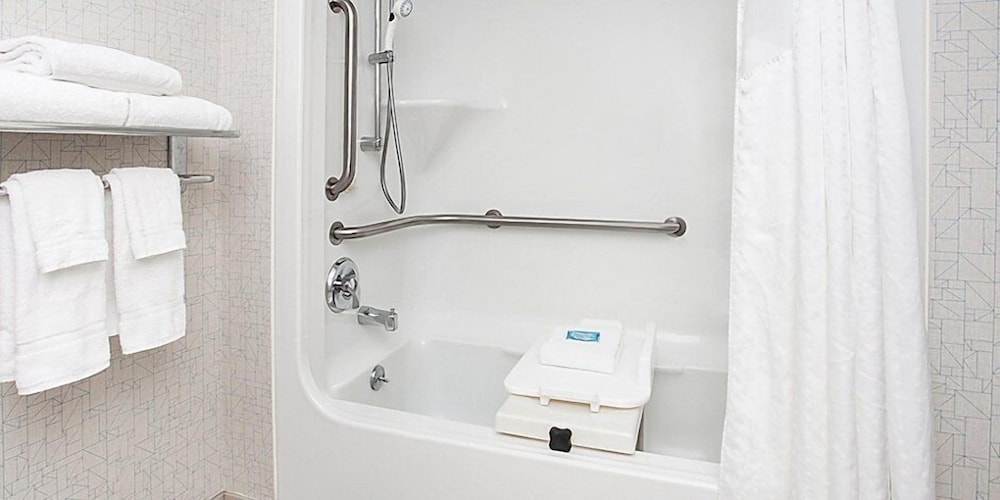 Holiday Inn Express Hotel & Suites South Portland 15/54