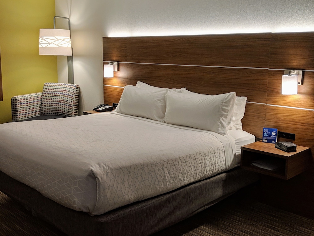 Holiday Inn Express & Suites Claypool Hill (Richlands Area) 10/63