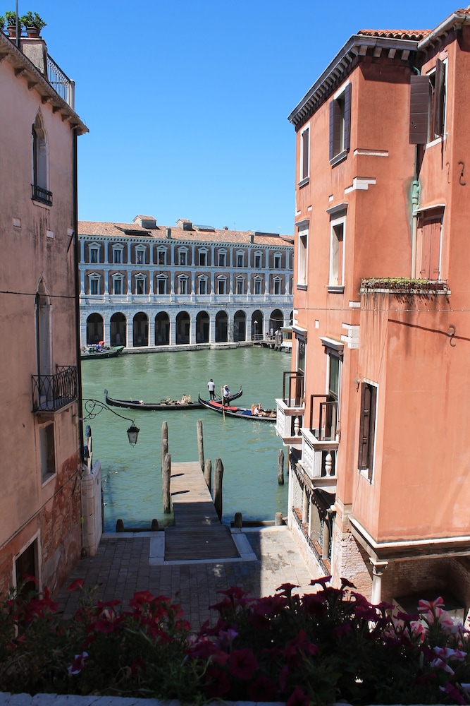 Al Palazzo Lion Morosini 25/27